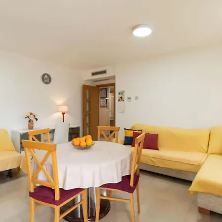 Apartamento En Con Piscina, Centrico, Playa